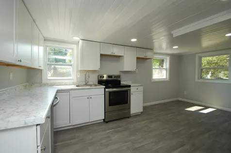 12 Embassy Avenue Hooksett NH 03106