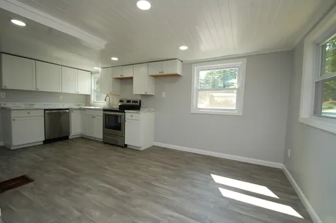 12 Embassy Avenue Hooksett NH 03106