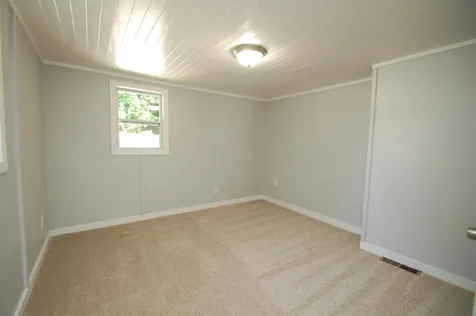 12 Embassy Avenue Hooksett NH 03106