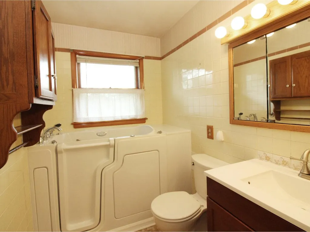 87 Arlington Court Burlington VT 05408