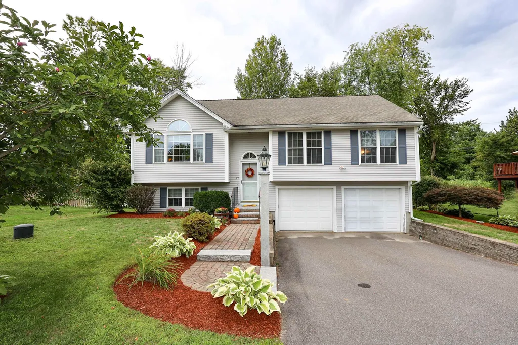 19 Federal Street Hudson NH 03051