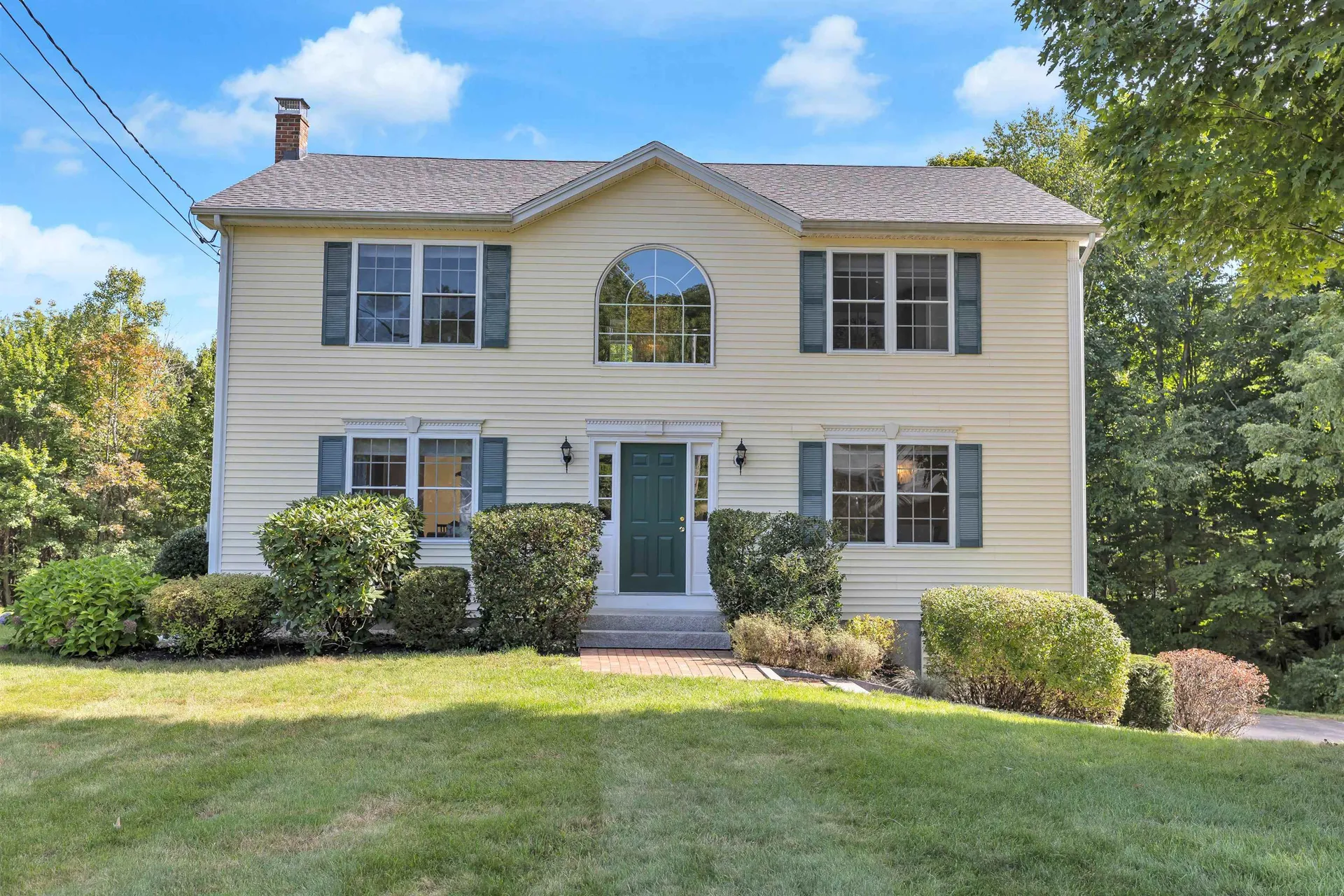 98 Van Buren Circle Goffstown NH 03045
