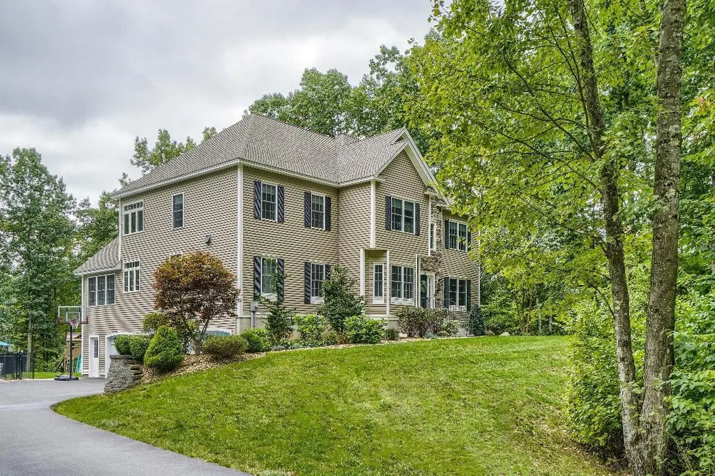 63 Northland Road Windham NH 03087