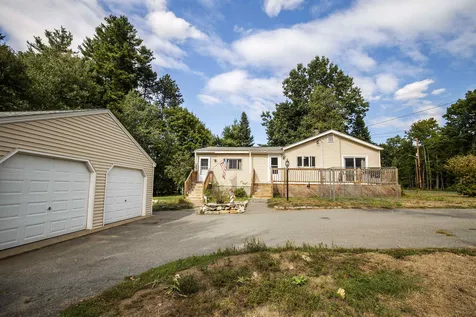 208 Lawrence Road Salem NH 03079