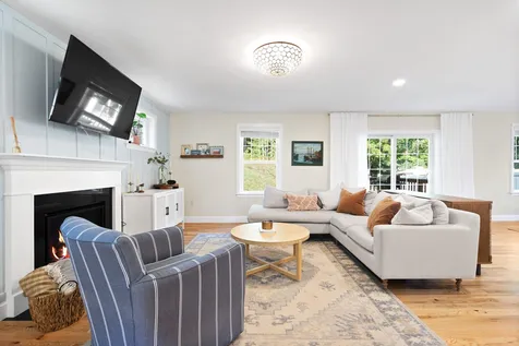 10 Adelaide Street Hudson NH 03051