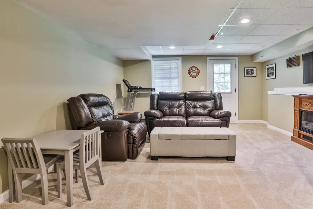 3b Intervale Court Hudson NH 03051