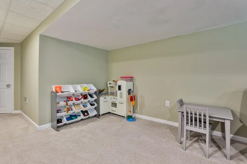 3b Intervale Court Hudson NH 03051