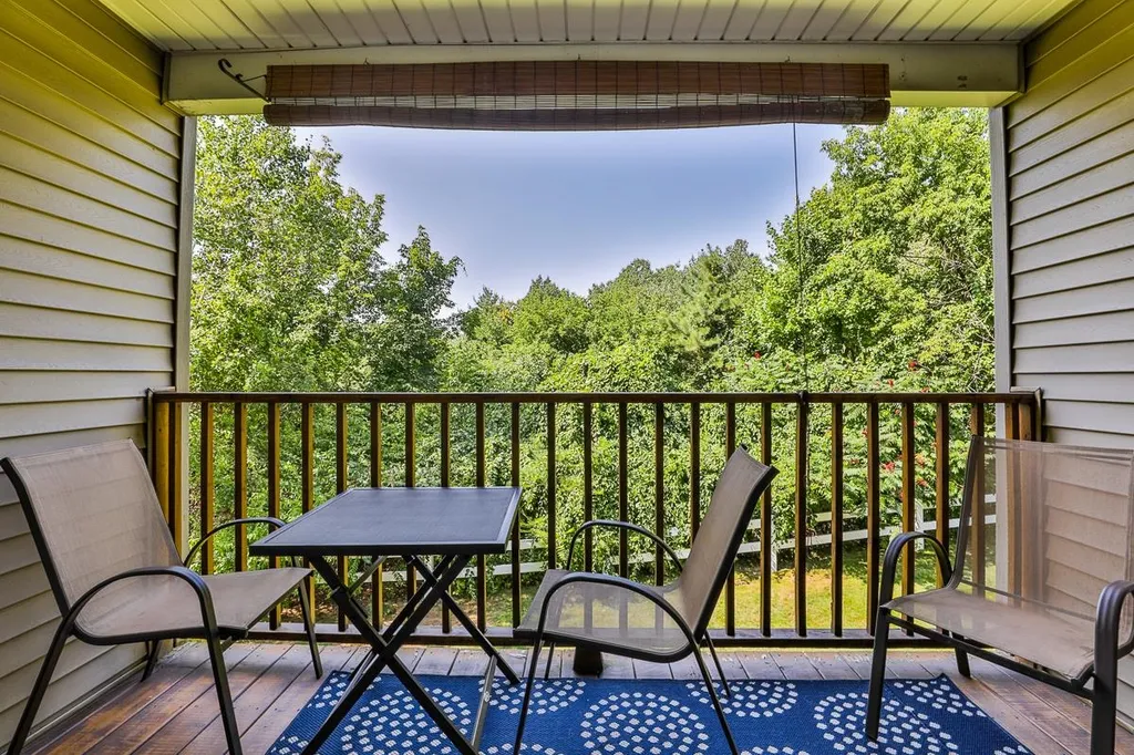 3b Intervale Court Hudson NH 03051