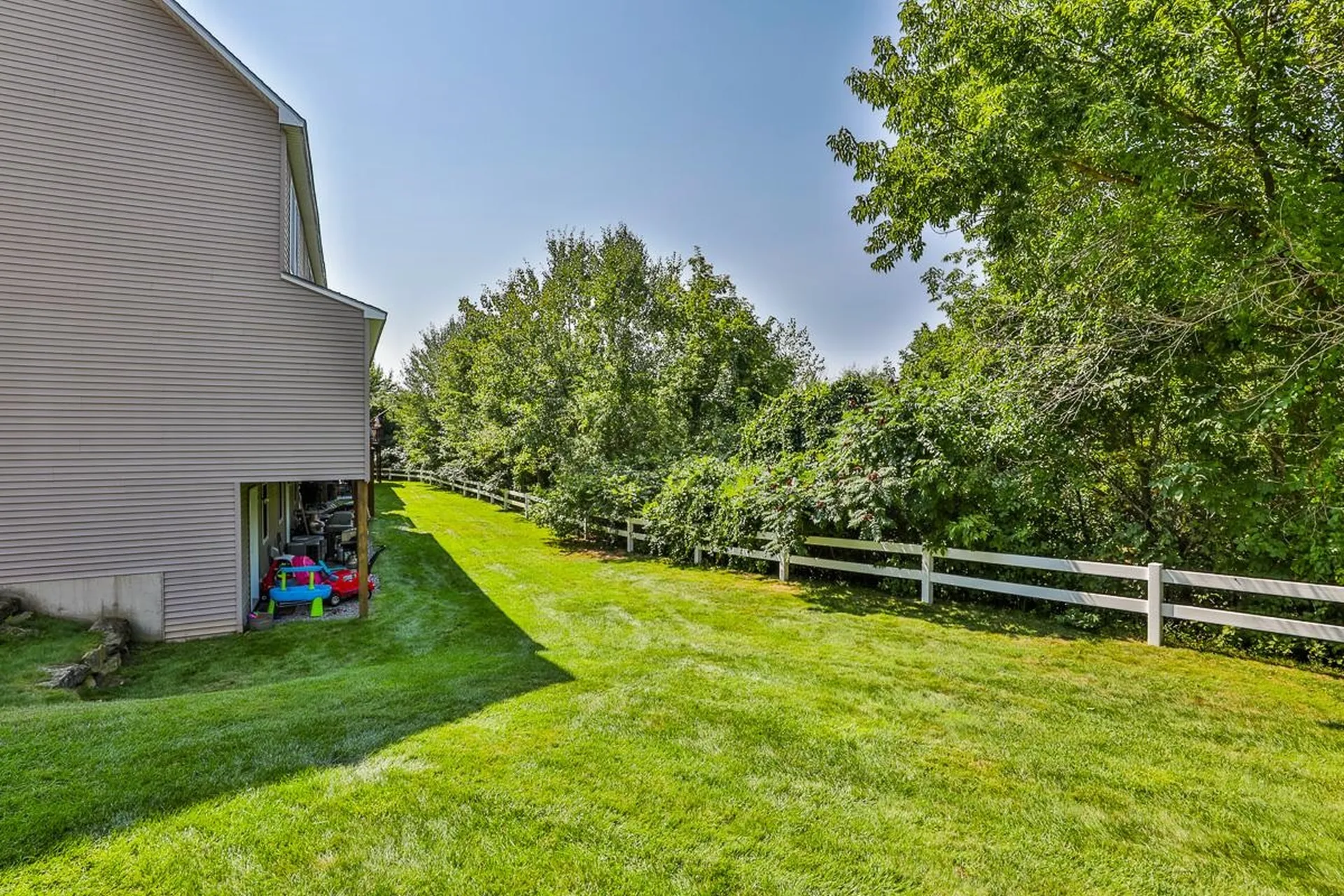 3b Intervale Court Hudson NH 03051