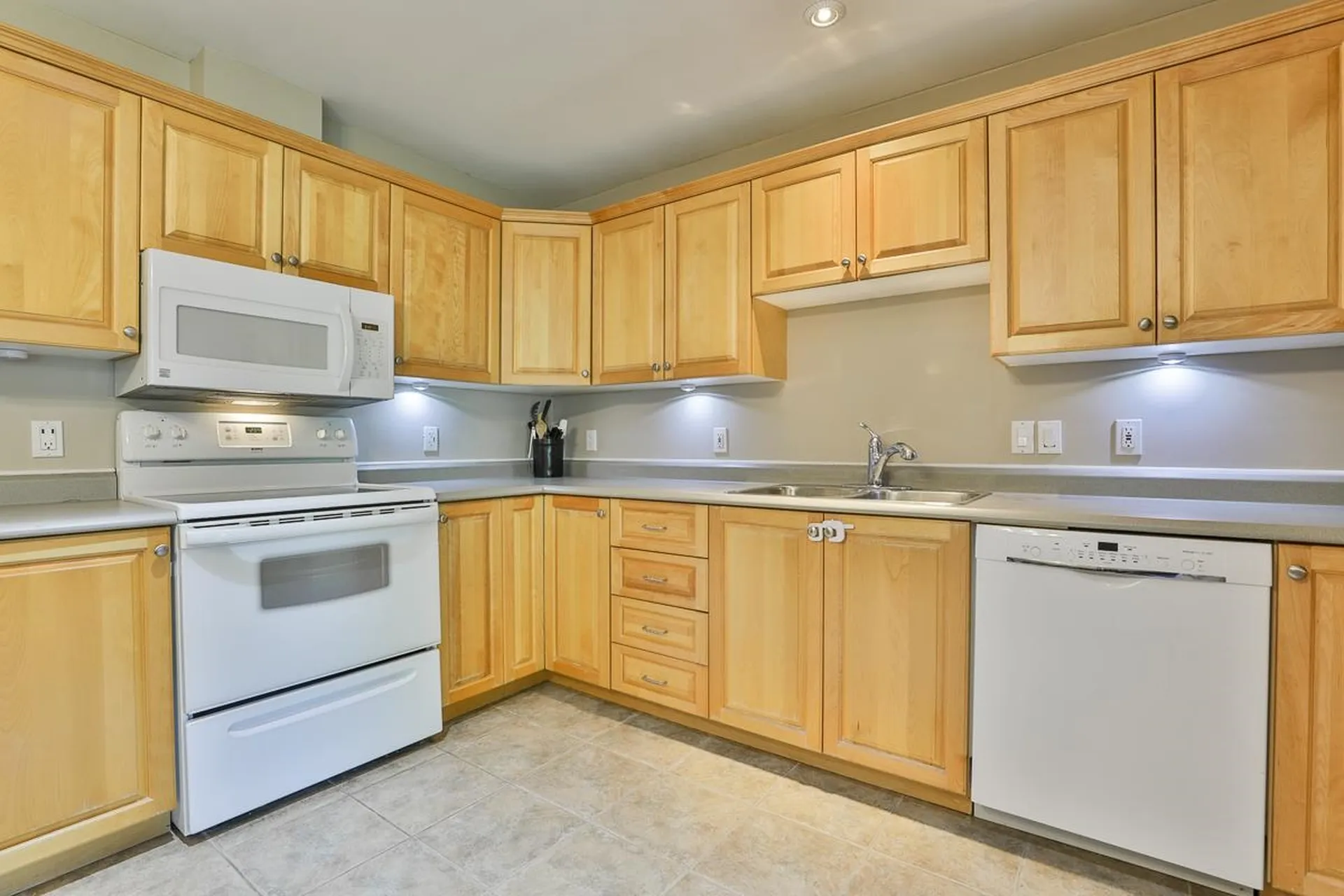 3b Intervale Court Hudson NH 03051