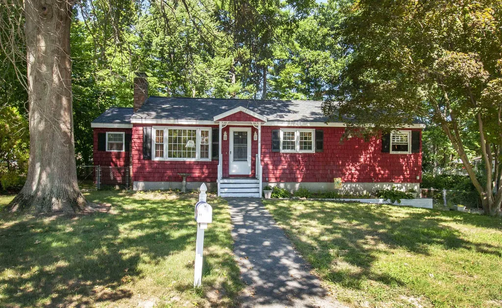 11 Ashwood Avenue Salem NH 03079