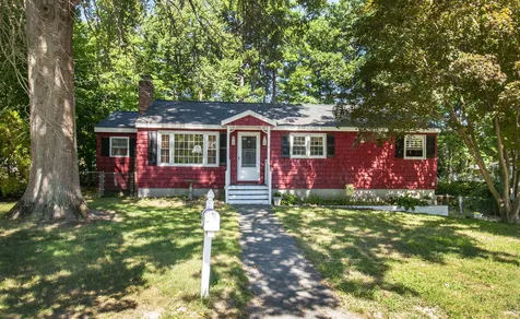 11 Ashwood Avenue Salem NH 03079