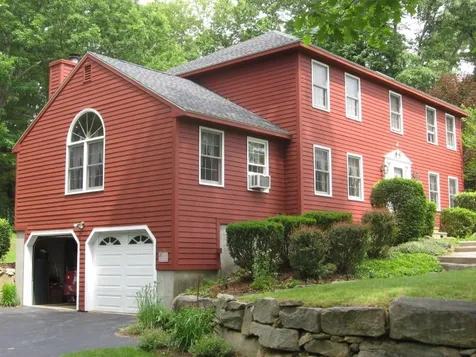 4 White Plains Avenue Londonderry NH 03053