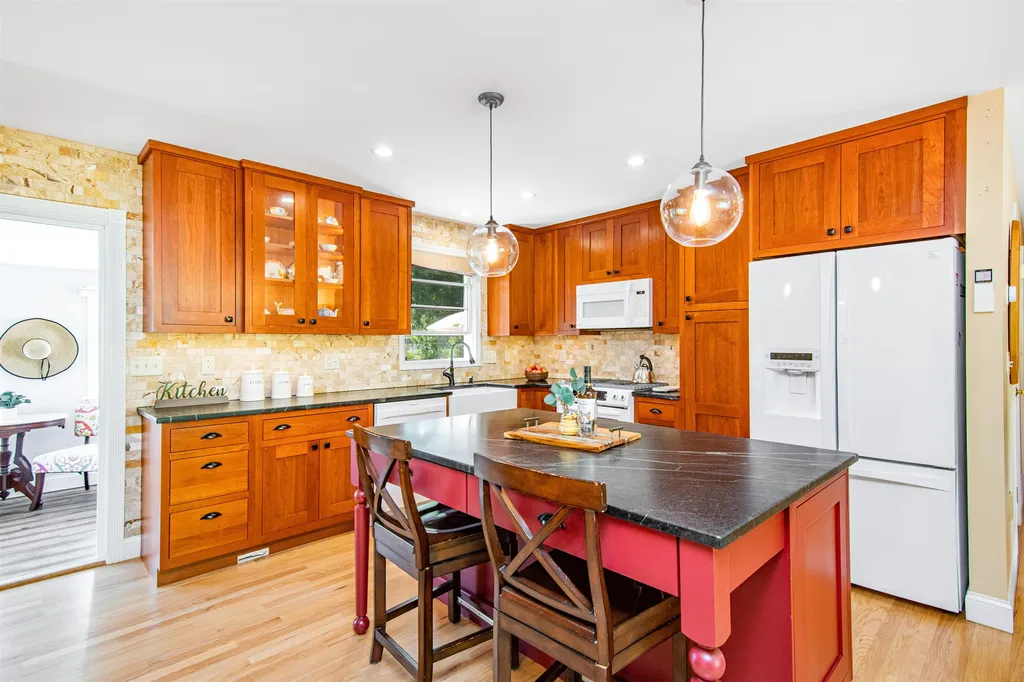 43 James Avenue Burlington VT 05408