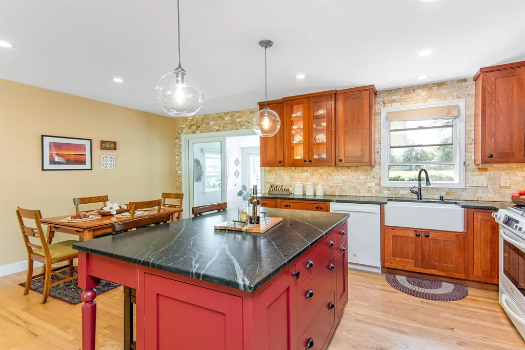 43 James Avenue Burlington VT 05408