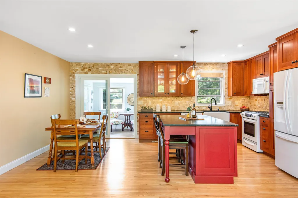 43 James Avenue Burlington VT 05408