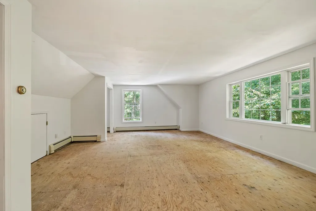 4 Captain Parker Drive Lee NH 03861