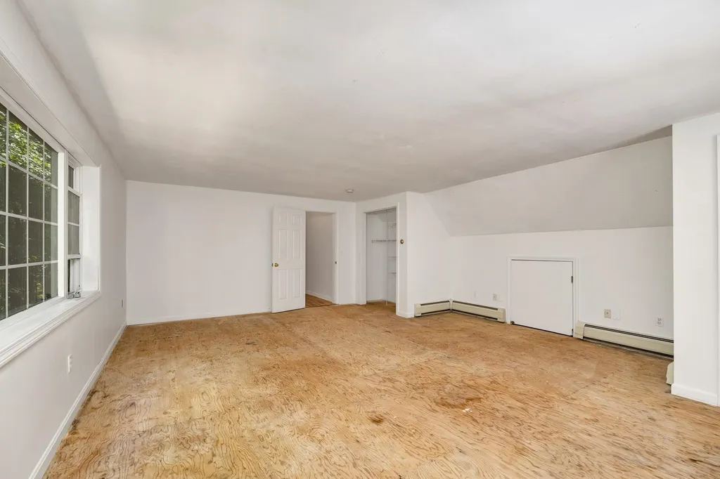 4 Captain Parker Drive Lee NH 03861