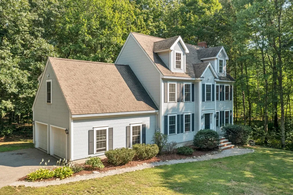 4 Captain Parker Drive Lee NH 03861