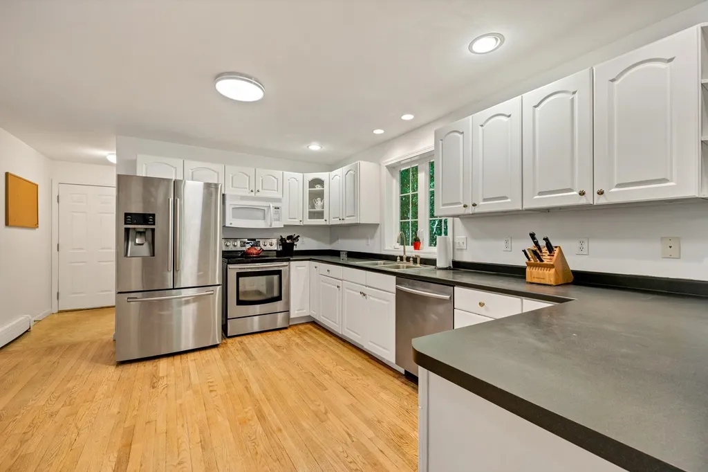 4 Captain Parker Drive Lee NH 03861