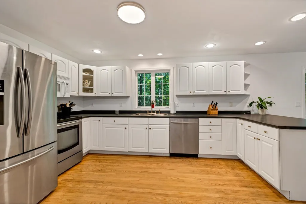 4 Captain Parker Drive Lee NH 03861
