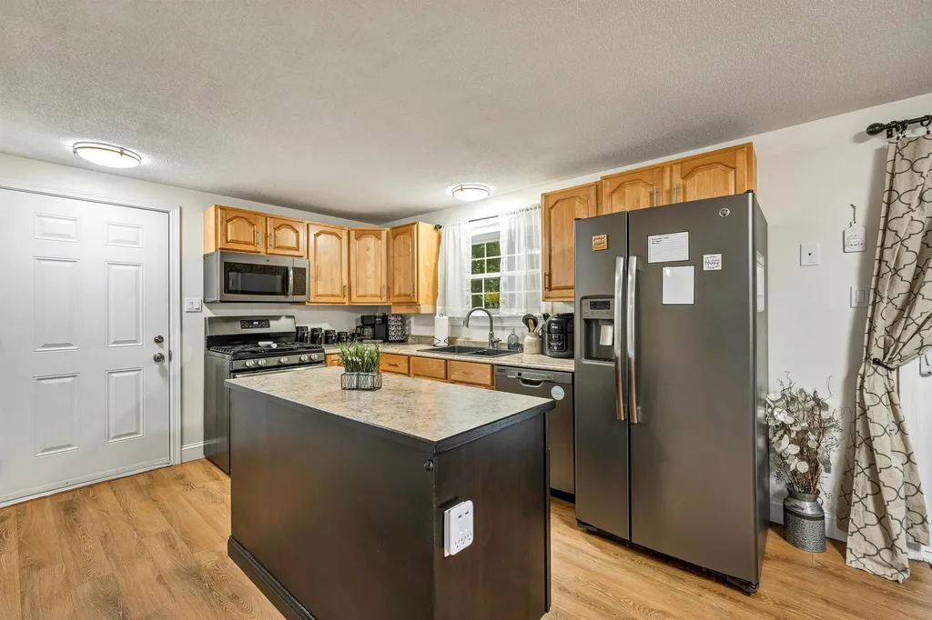 29 Estates Road Middleton NH 03887
