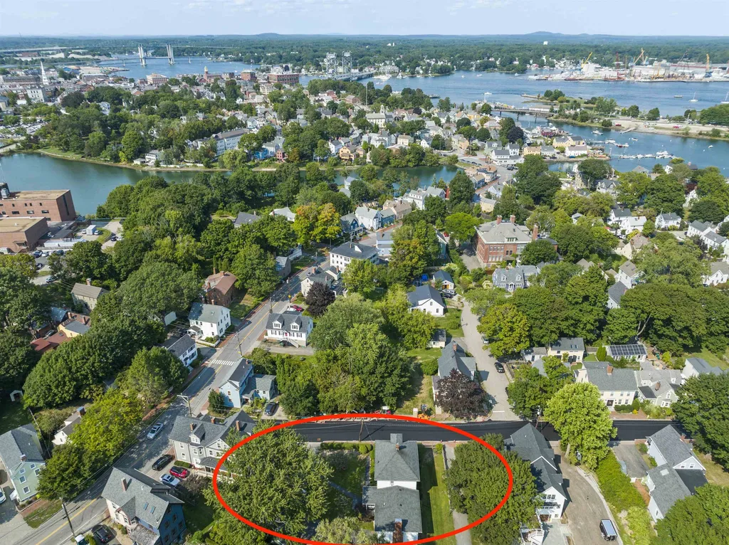 28 New Castle Avenue Portsmouth NH 03801