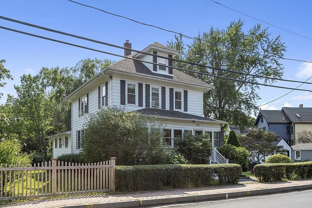 28 New Castle Avenue Portsmouth NH 03801