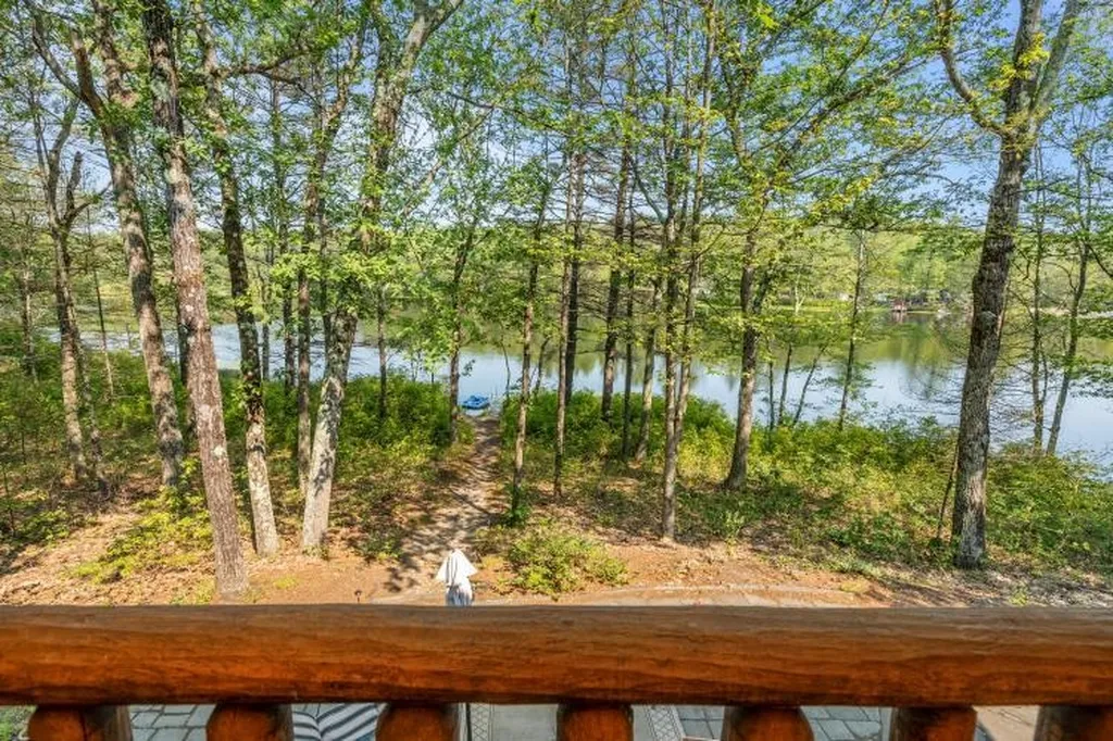 66 Keyser Boat Road Henniker NH 03242