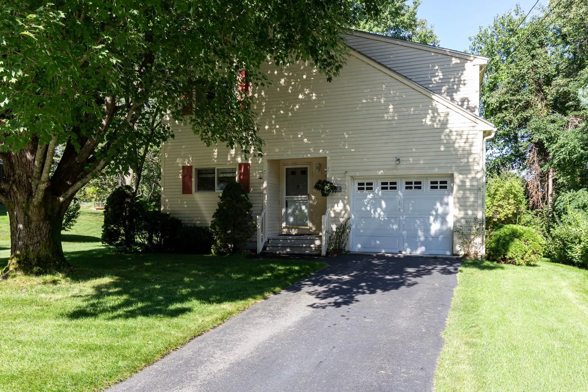 20 Carson Circle Nashua NH 03062-1400