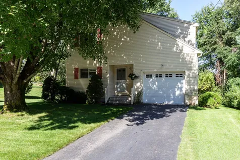 20 Carson Circle Nashua NH 03062-1400