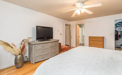 1 Laura Lane Newton NH 03858