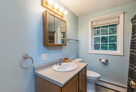 1 Laura Lane Newton NH 03858