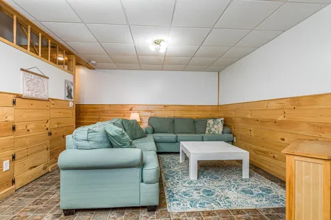 1 Laura Lane Newton NH 03858