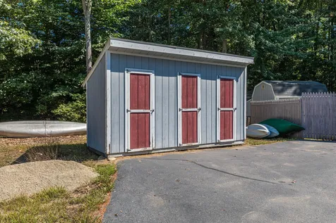 1 Laura Lane Newton NH 03858