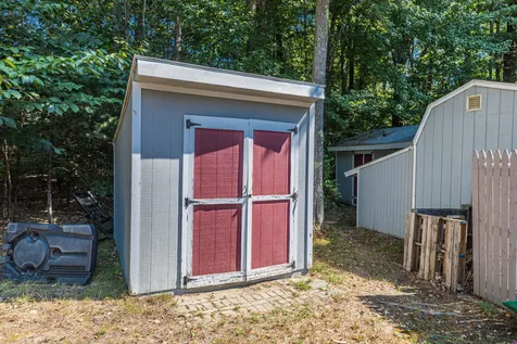 1 Laura Lane Newton NH 03858