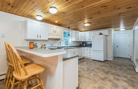 1 Laura Lane Newton NH 03858