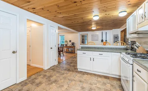 1 Laura Lane Newton NH 03858