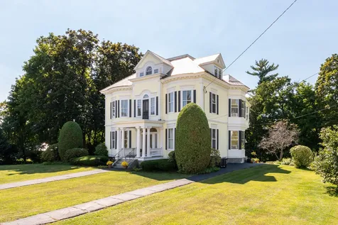 208 Pleasant Street Laconia NH 03246