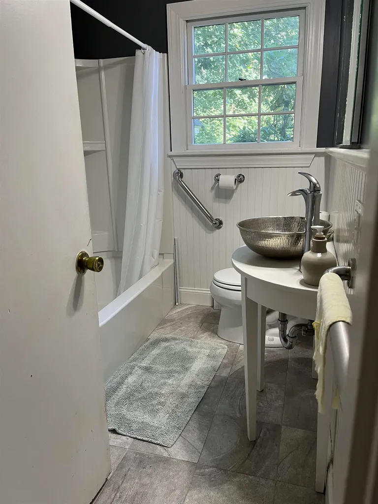 21 Silver Lane Rollinsford NH 03869