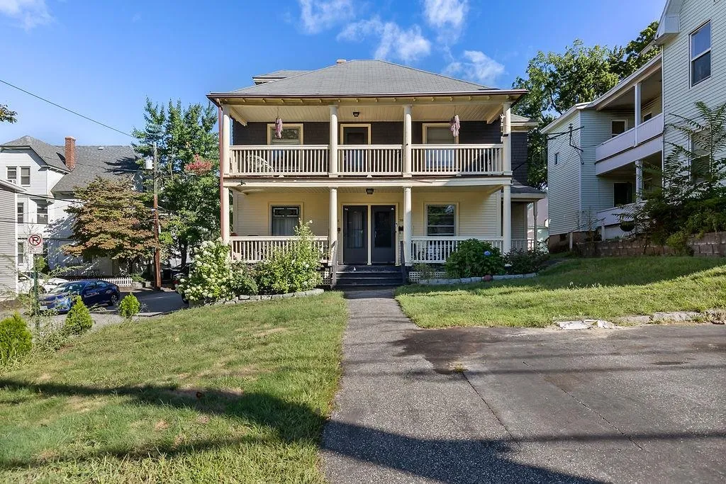 366 Lowell Street Manchester NH 03104