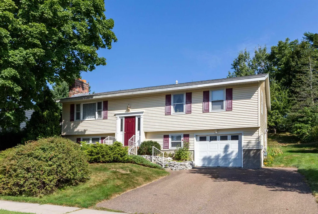 32 Greenwood Avenue Essex VT 05452