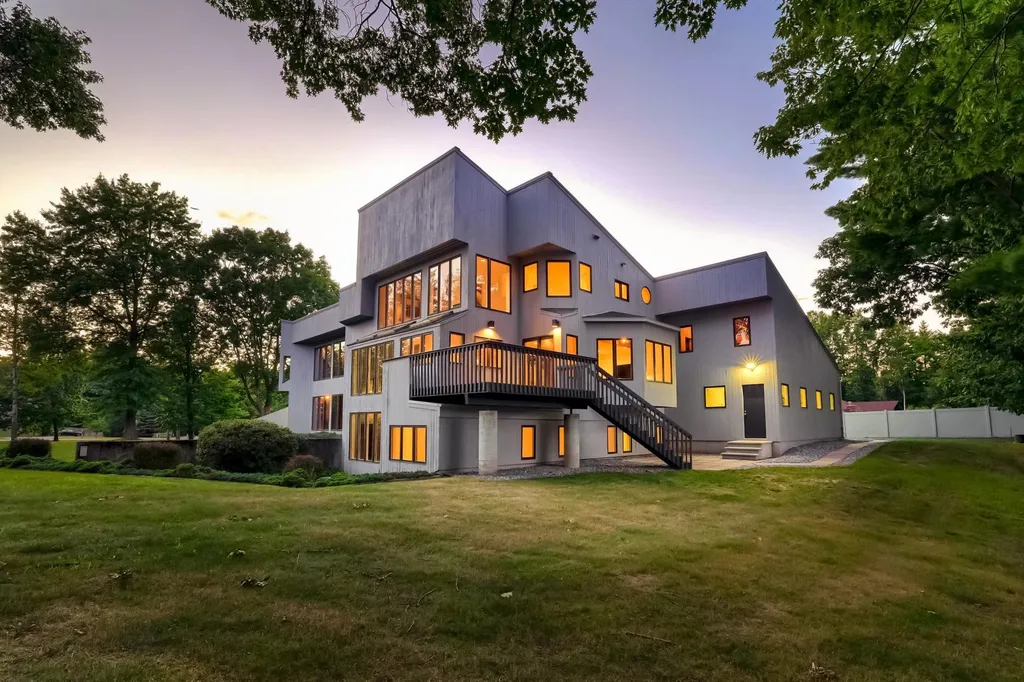 11 Meadowcrest Road Hooksett NH 03106
