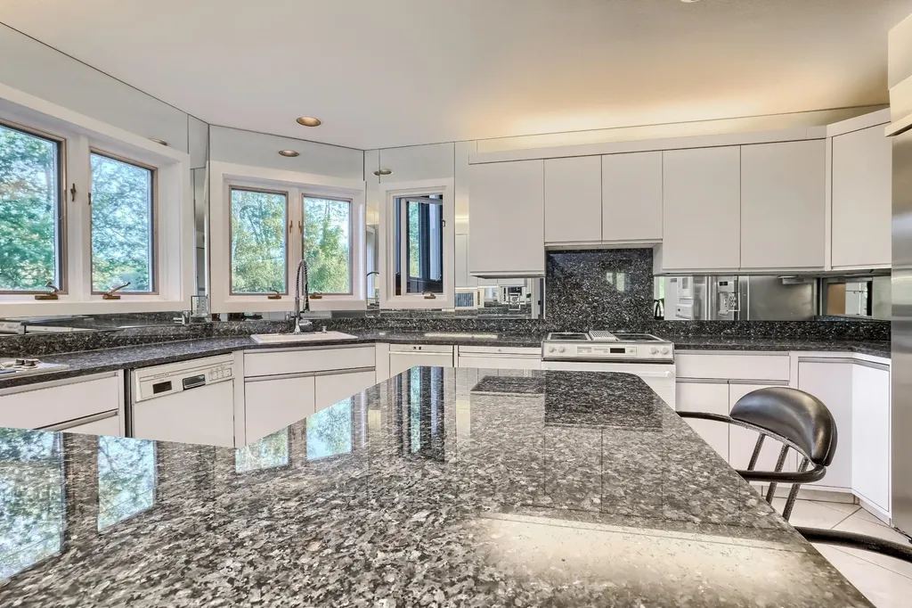 11 Meadowcrest Road Hooksett NH 03106