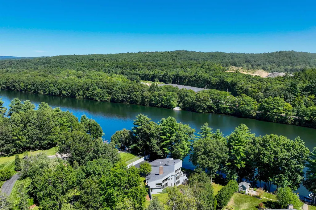 11 Meadowcrest Road Hooksett NH 03106