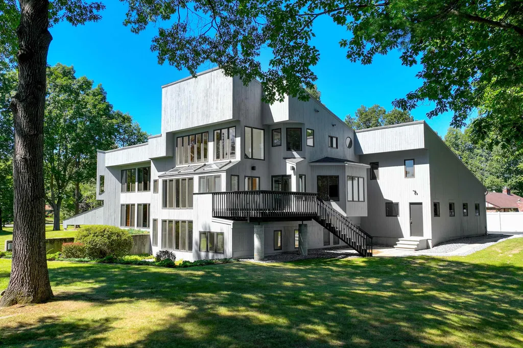 11 Meadowcrest Road Hooksett NH 03106