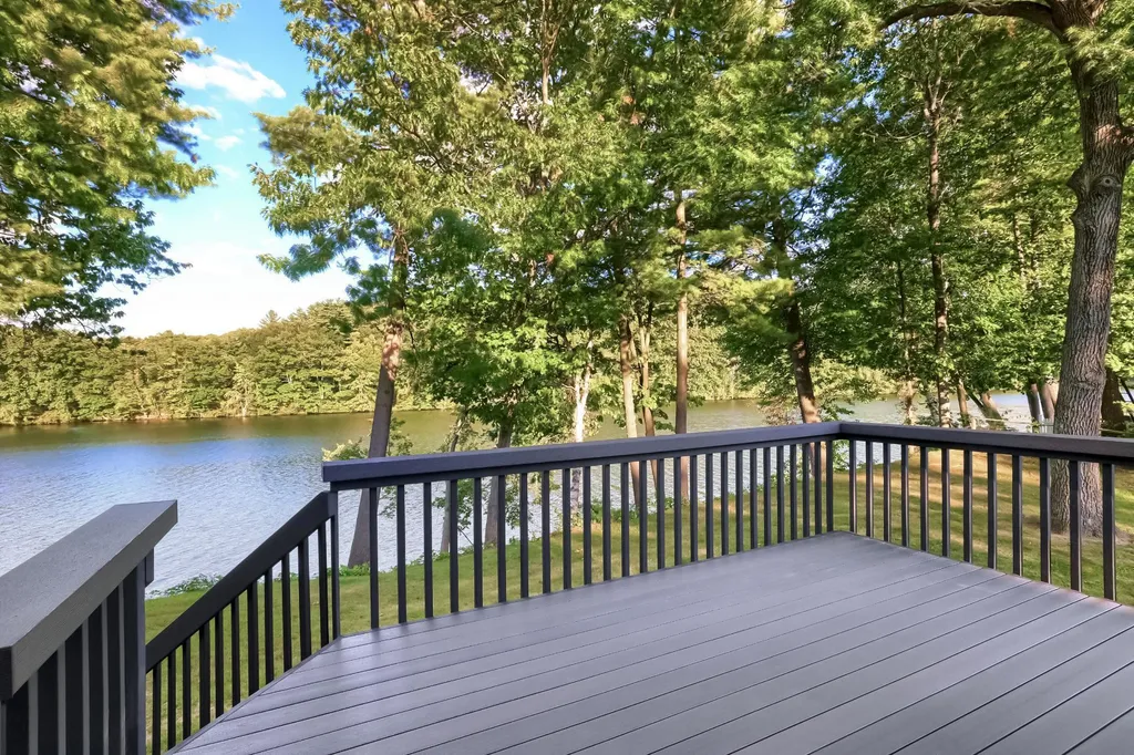 11 Meadowcrest Road Hooksett NH 03106