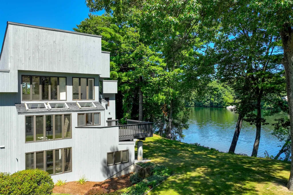 11 Meadowcrest Road Hooksett NH 03106