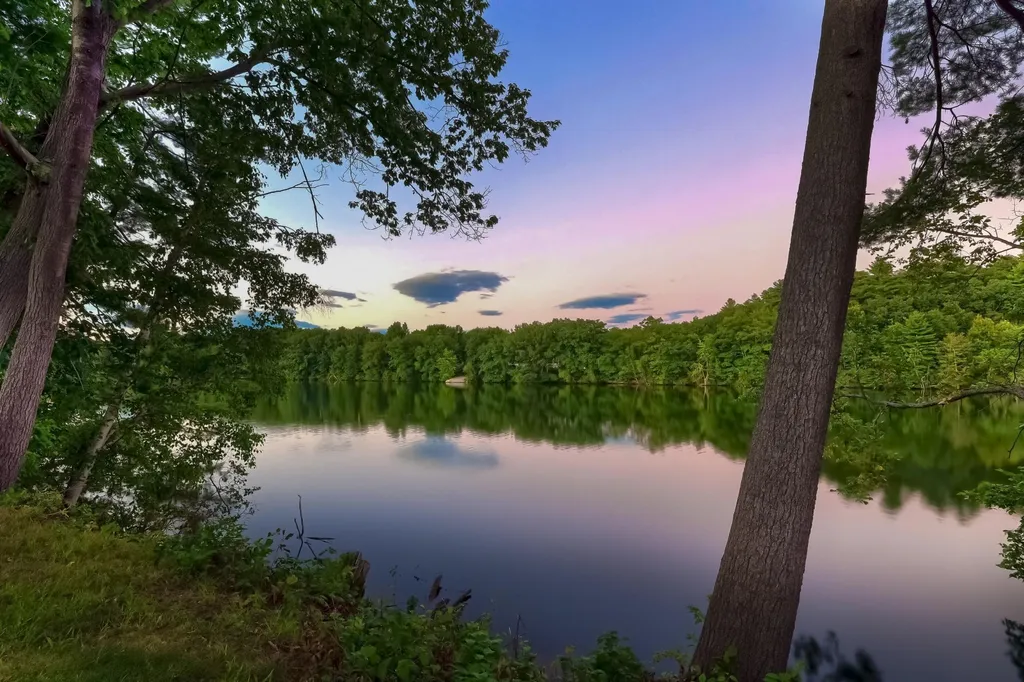 11 Meadowcrest Road Hooksett NH 03106