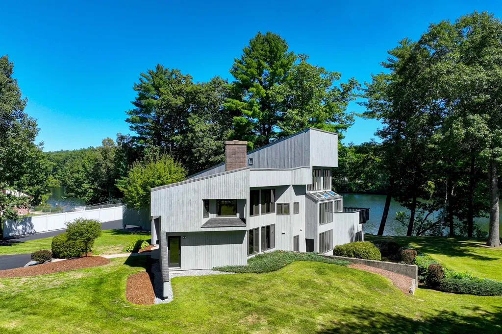 11 Meadowcrest Road Hooksett NH 03106